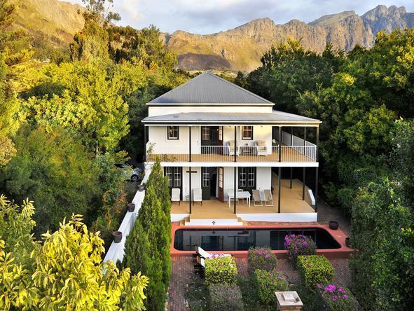 Akademie Street Guesthouses - Location 